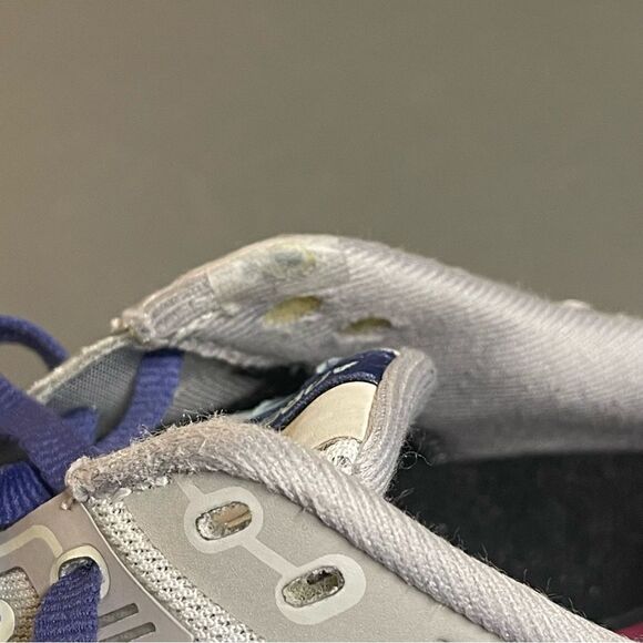 Brooks Adrenaline GTS 22 1203531D045 Gray Women's Wide Running Shoes Size 9D - Picture 3 of 16